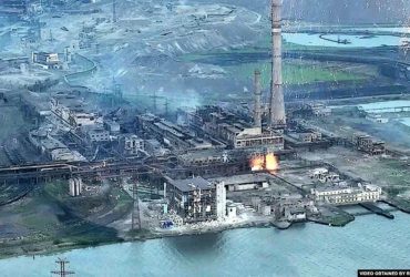 Ко второй годовщине боев за Мариуполь в Украине отмечают подвиг воинов Азова