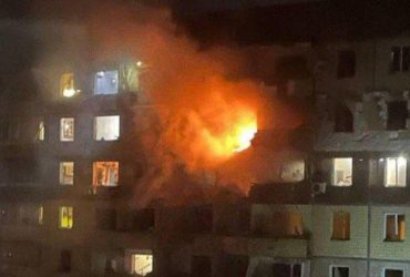 Росіяни вдарили по багатоповерхівці в Кривому Розі: є загиблі та десятки постраждалих (фото)