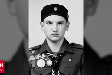 Івано-Франківськ віддав шану загиблому пілотові Андрію Ткаченку: на прощання з героєм прийшли сотні людей