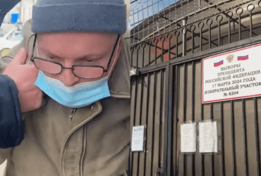 У Молдові чоловік кинув у посольство РФ коктейлі Молотова