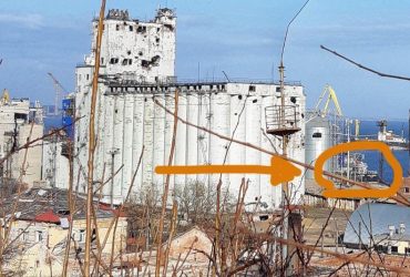 У порту Маріуполя помітили перший з початку року корабель РФ (фото)