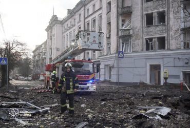 Мощная атака на Киев: Зеленский сказал, что надо доказать РФ (видео)