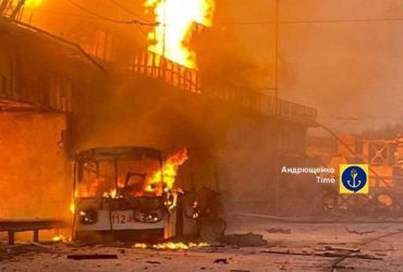 Росія вдарила по дамбі ДніпроГЕС, є влучання в тролейбус з людьми, - Андрющенко (фото)