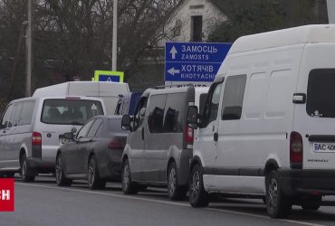 Поляки розблокували два пункти пропуску на кордоні: на решті - блокада
