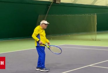 Ему сегодня 100 лет, а он до сих пор играет в теннис