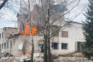 У Чернігівській області внаслідок авіаудару окупантів знищено будинок культури (фото)