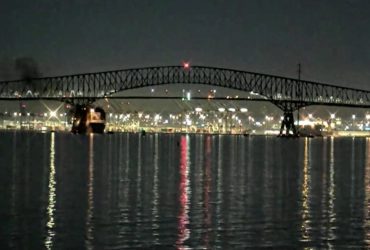 У США завалився великий міст: з людьми та авто