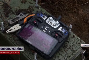 Броньований "кабан" допомагає саперам: ті ж піклуються про нього, щоб не загубився в траві