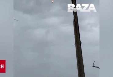 Яскравий вогник у небі над Кримом: над півостровом збили російський винищувач