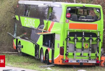 Это просто эпидемия: уже второй автобус с людьми перевернулся