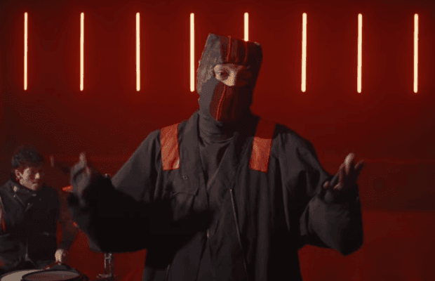 Twenty one Pilots в новом клипе засветили бандану с надписью на украинском (фото)