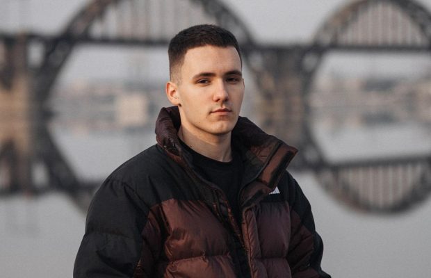 Известный украинский певец "разорвал" сердца песней о любви (видео)