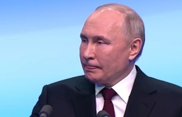 "Надо было задушить": известная певица рассказала, как Путин едва не покалечил ее подругу