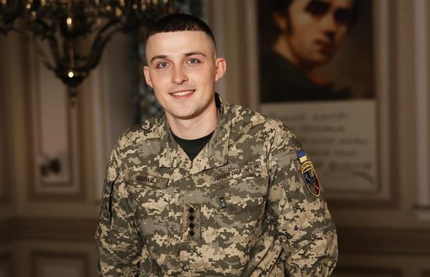 Новий спікер Повітряних сил підкорив українок, але в нього є дружина