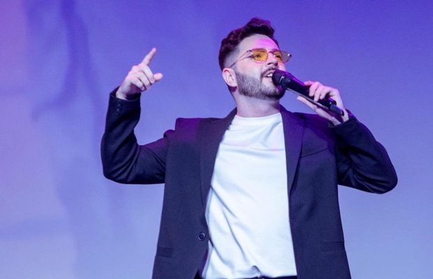 "Артисты-предатели сознательно продали душу дьяволу. Никто за горло их не держит", - певец Tom Soda