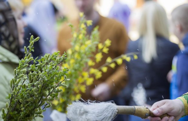 Вербна неділя 2024: традиції та заборони, куди поставити освячену вербу