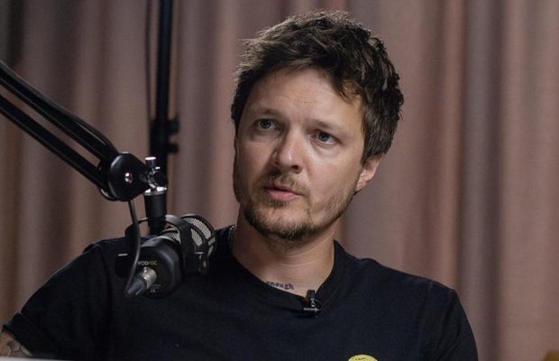 Известный украинский певец заговорил о разводе с женой: "У каждого личная жизнь"