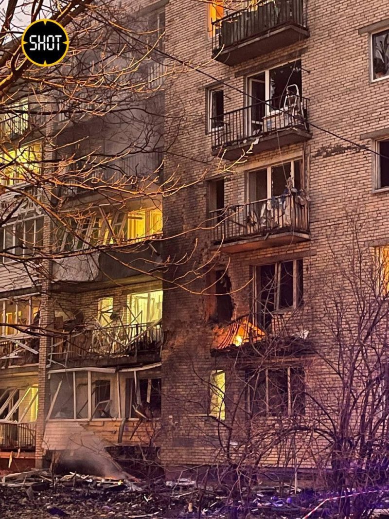 Звук мотора и взрыв: на дома в Санкт-Петербурге упал беспилотник (фото,  видео) — УНИАН