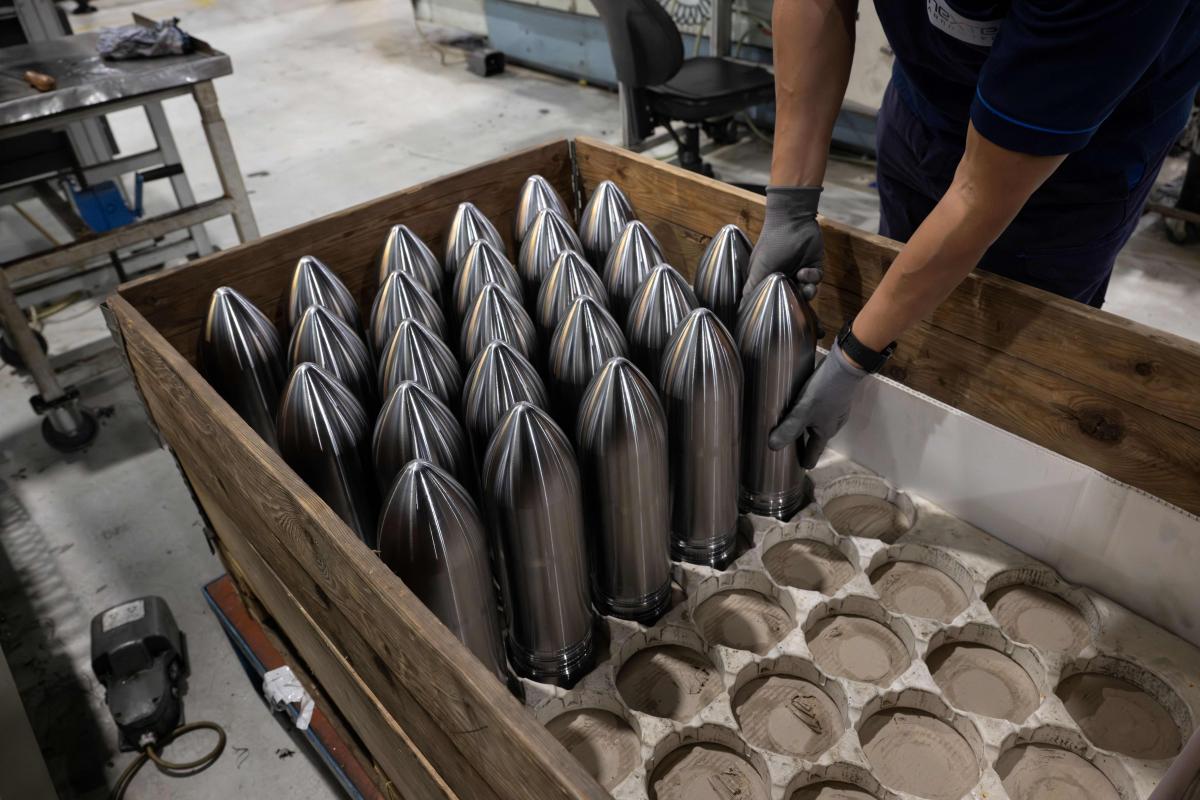 У Британії затримується запуск заводу снарядів, у тому числі для України, - The Guardian