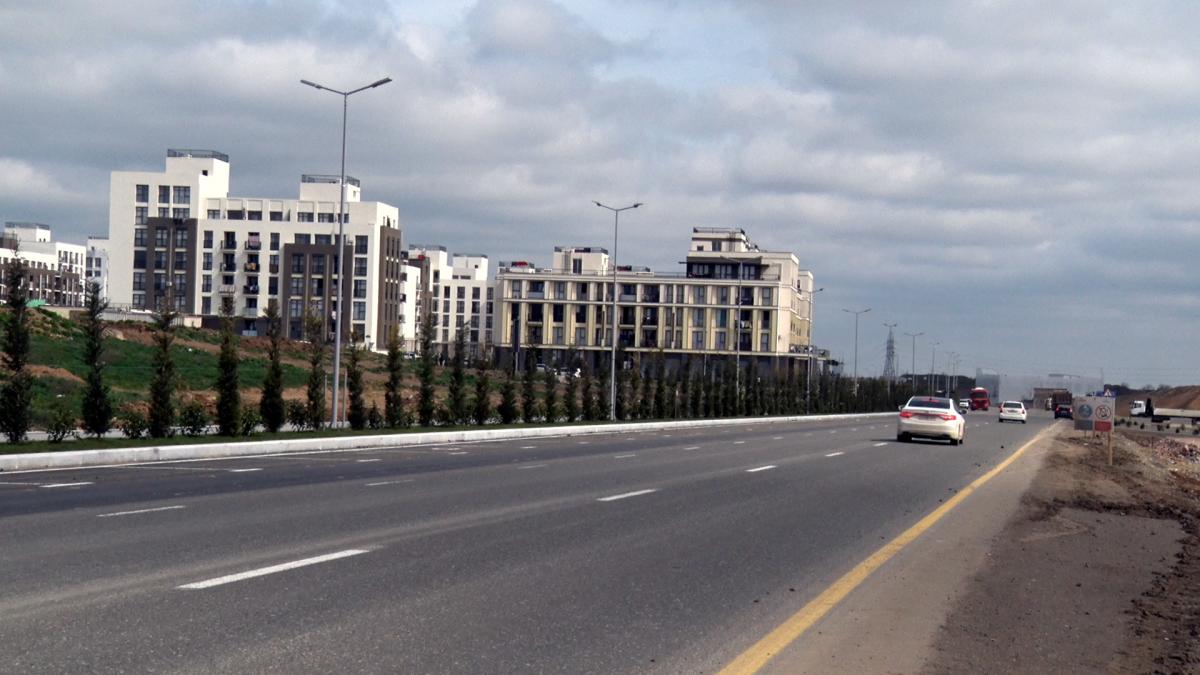 После освобождения азербайджанской армией в октябре 2020 года в Физули происходит массовая реконструкция центра города / фото Мубариза Асланова