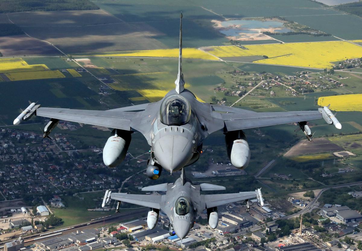 Американські F-16 можуть похвалитись більш різноманітним арсеналом / фото Getty Images