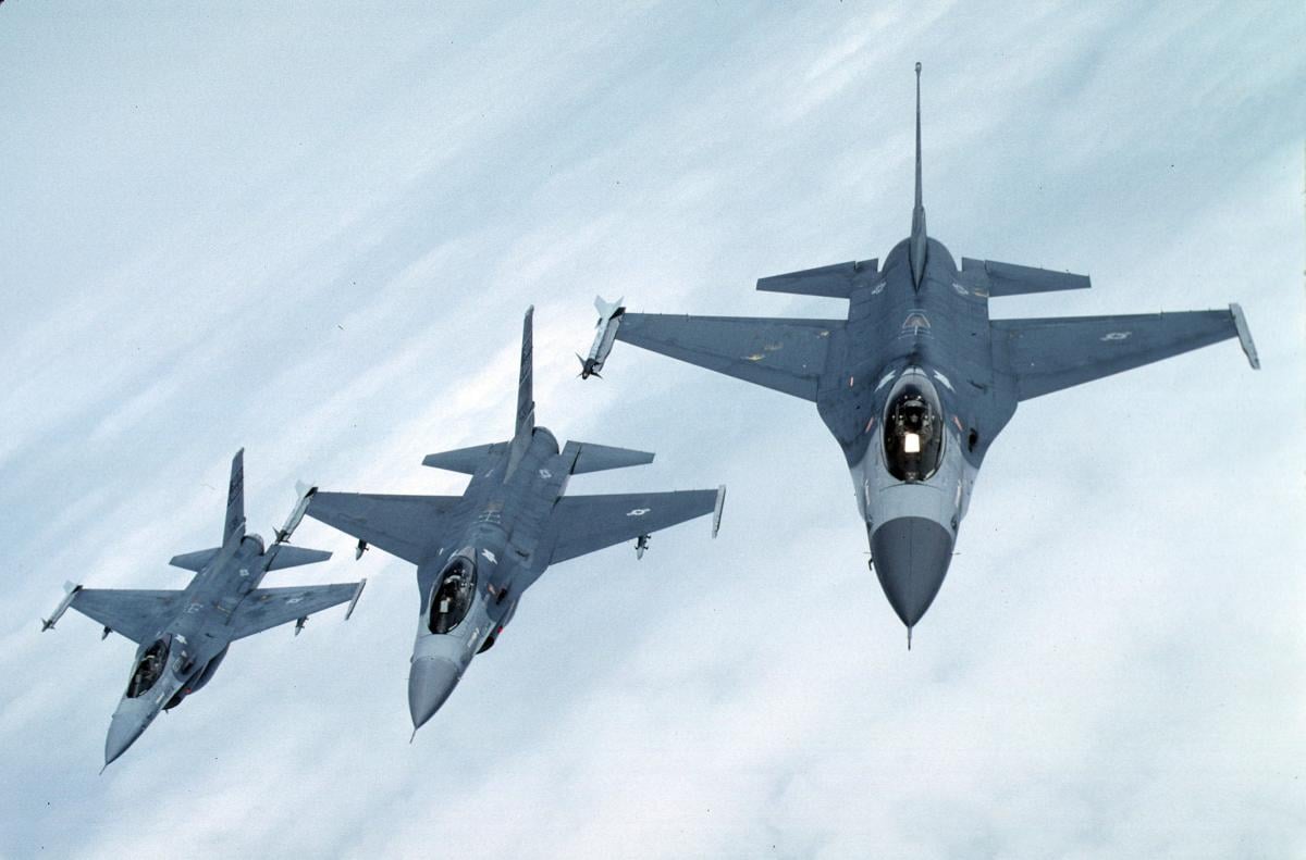 F-16 станут более эффективными из-за новых правил использования западного оружия / фото Getty Images F-16 станут более эффективными из-за новых правил использования западного оружия / фото Getty Images