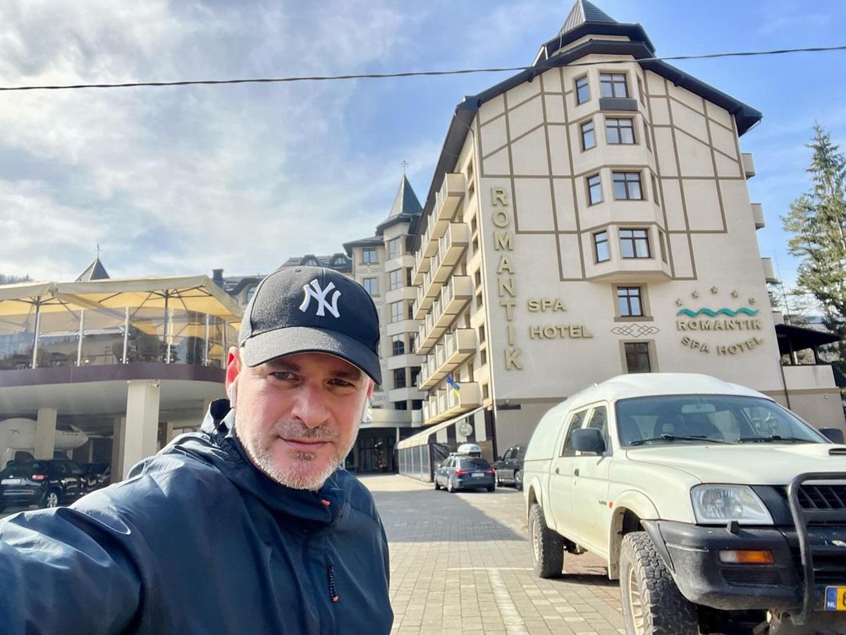 Арсен Мірзоян допомагає військовим / Скріншот Instagram Арсен Мірзоян допомагає військовим / Скріншот Instagram