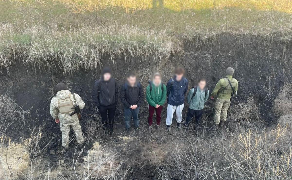 Они хотели незаконно пересечь государственную границу и попасть в приднестровский регион Молдовы / фото Южное региональное управление ГПСУ Они хотели незаконно пересечь государственную границу и попасть в приднестровский регион Молдовы / фото Южное региональное управление ГПСУ