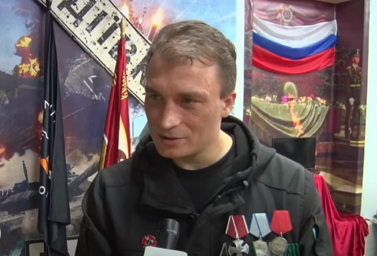 Дмитрий Каравайчик агитирует российских зэков ехать на войну в Украину / скриншот Дмитрий Каравайчик агитирует российских зэков ехать на войну в Украину / скриншот