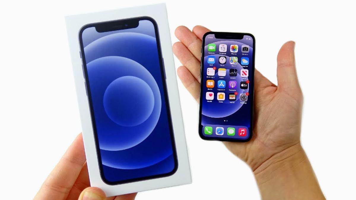 Компактный iPhone 12 mini возглавил список самых любимых Айфонов / Скриншот Компактный iPhone 12 mini возглавил список самых любимых Айфонов / Скриншот