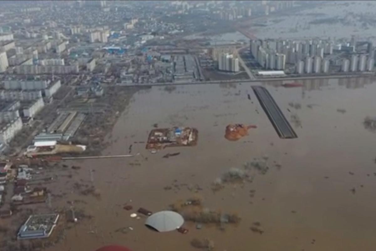 Оренбург уходит под воду / кадр из видео Оренбург уходит под воду / кадр из видео