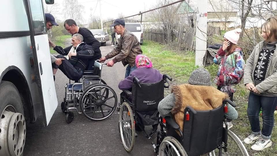 Переїзд у будь якому віці – стрес, початок дуже складного періоду / фото Facebook Евгений Ткачев