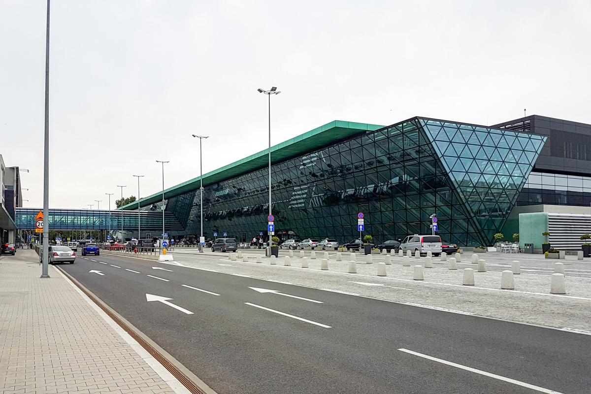 Аеропорт Кракова – один з найбільших у Польщі / фото ua.depositphotos.com