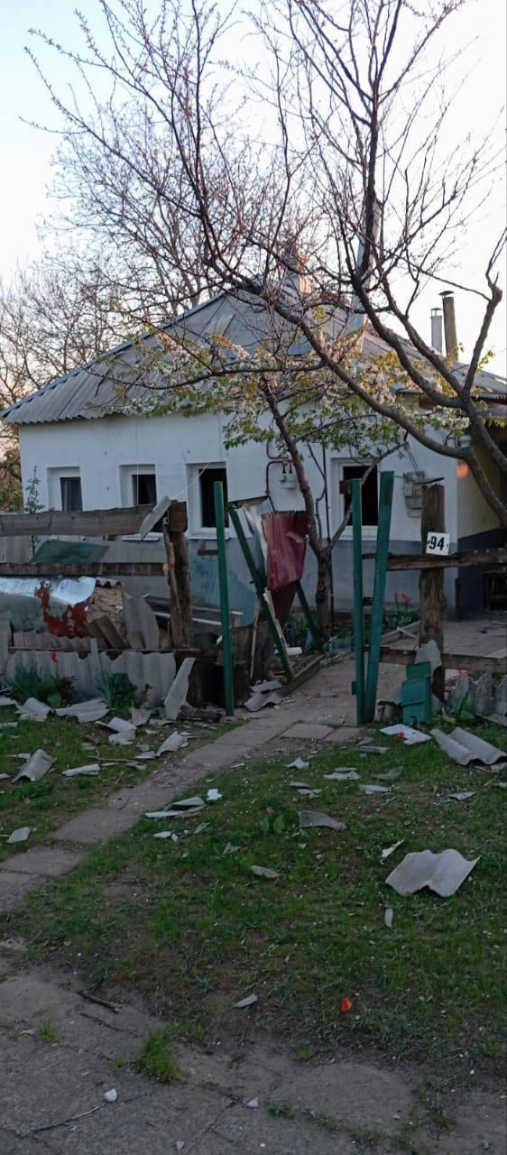 В результате российских обстрелов в населенных пунктах Харьковщины горели дома, автомобили и другая гражданская инфраструктура / фото t.me/synegubov В результате российских обстрелов в населенных пунктах Харьковщины горели дома, автомобили и другая гражданская инфраструктура / фото t.me/synegubov