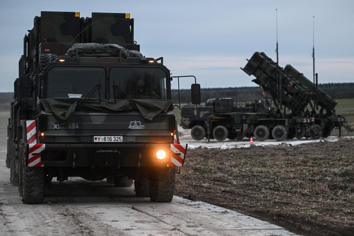 100 британських піхотинців не злякають Путіна, а от 100 Patriot - можливо / фото Getty Images 100 британських піхотинців не злякають Путіна, а от 100 Patriot - можливо / фото Getty Images