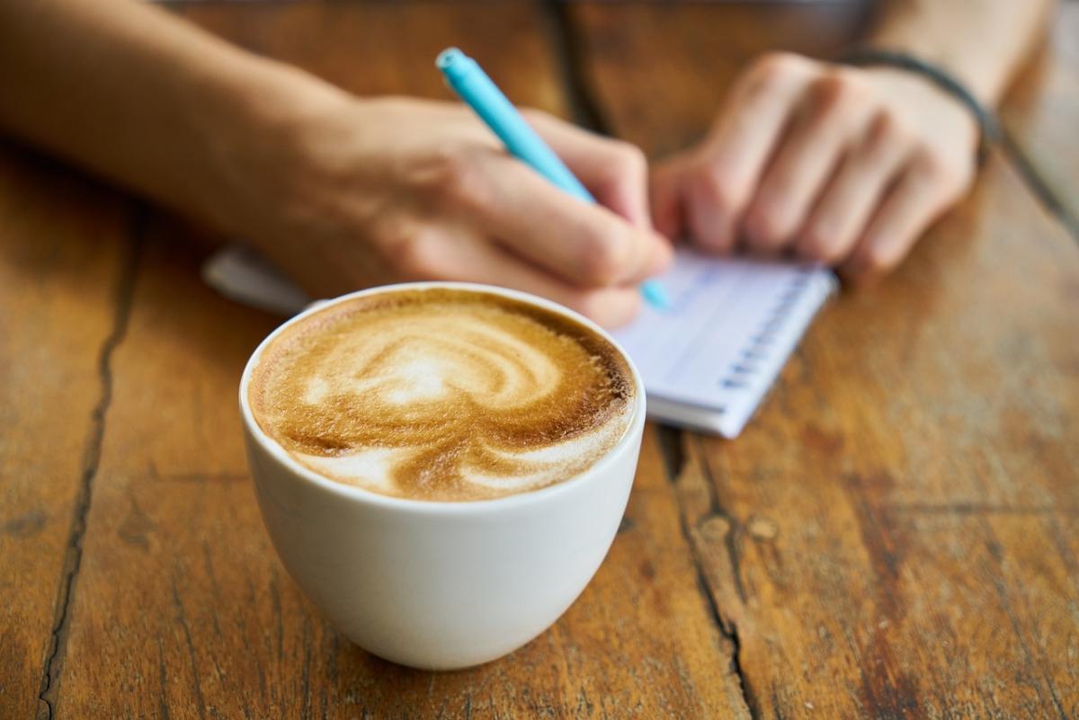 В целом мнения ученых разделились относительно того, действительно ли кофе может помочь предотвратить болезнь Паркинсона / фото pixabay