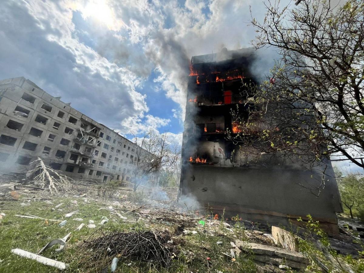 Росіяни скинули на селище Очеретино авіабомбу / фото t.me/VadymFilashkin Росіяни скинули на селище Очеретино авіабомбу / фото t.me/VadymFilashkin