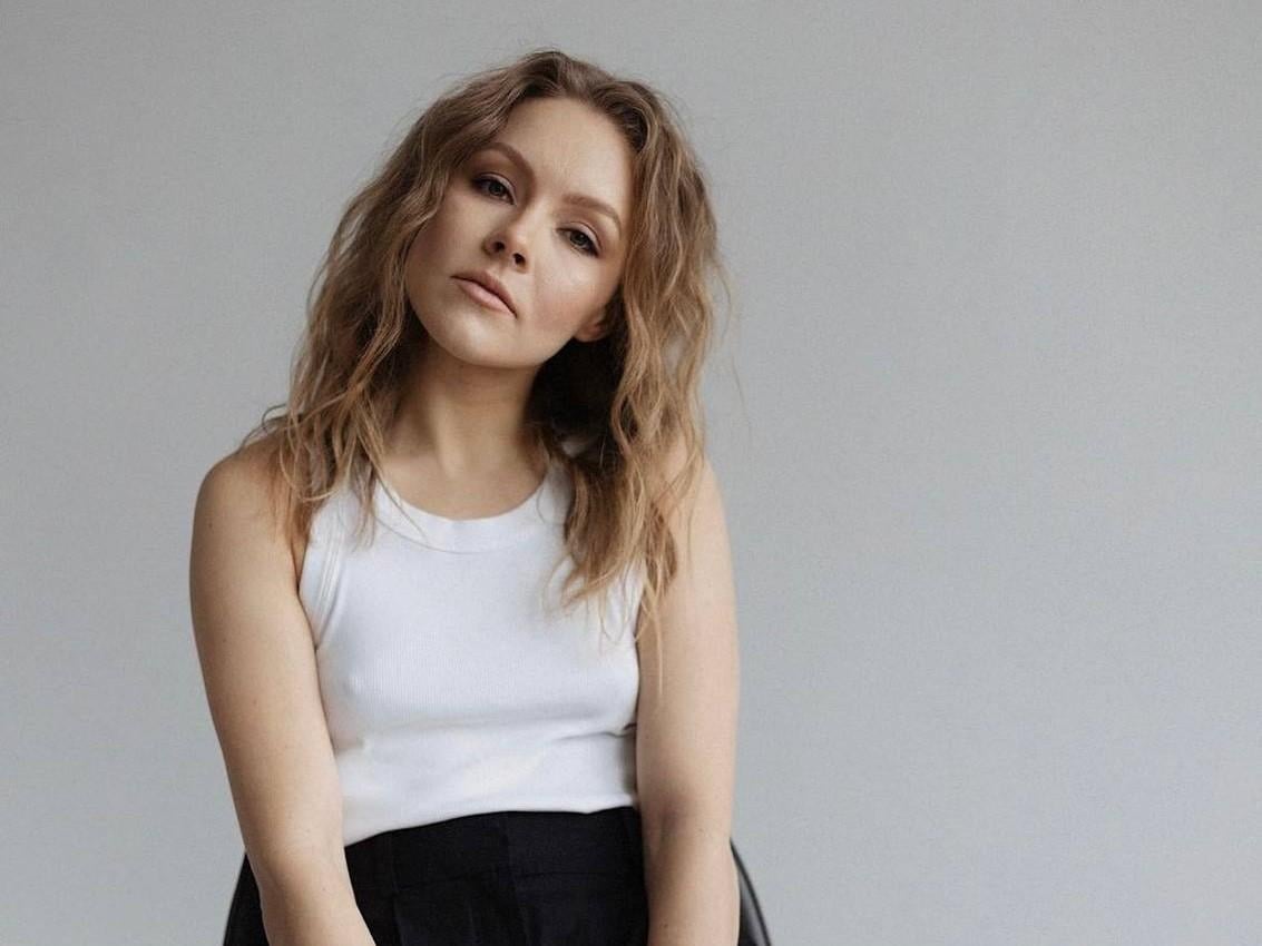 Танцовщица сейчас передвигается на костылях / фото инстаграм Алены Шоптенко