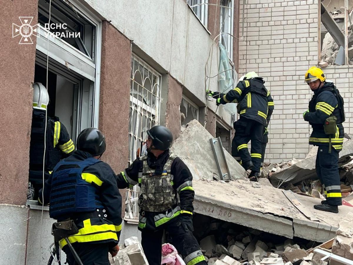 Удар РФ по Чернігову: Зеленський відреагував на цинічну атаку (фото) Удар РФ по Чернігову: Зеленський відреагував на цинічну атаку (фото)