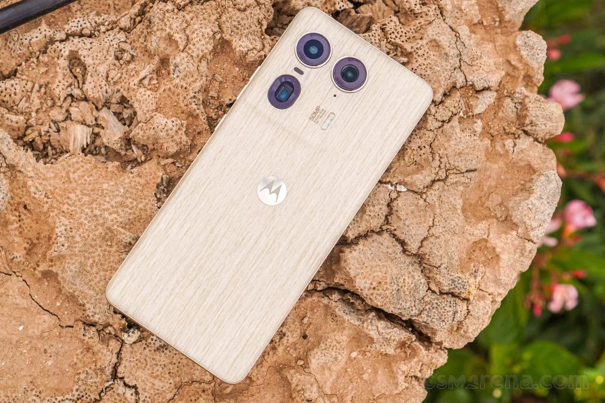 Motorola Edge 50 Ultra интересен как дизайном, так и начинкой / фото Motorola Motorola Edge 50 Ultra интересен как дизайном, так и начинкой / фото Motorola