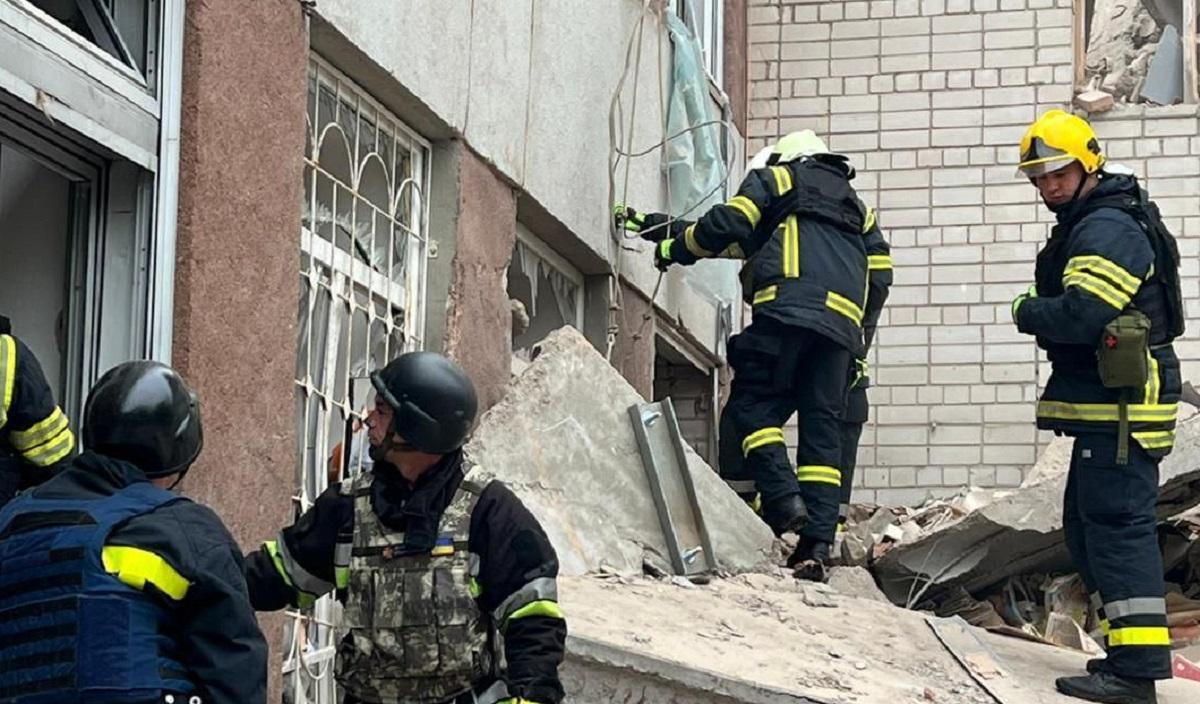 Наразі відомо про понад 60 потерпілих / фото ДСНС Наразі відомо про понад 60 потерпілих / фото ДСНС