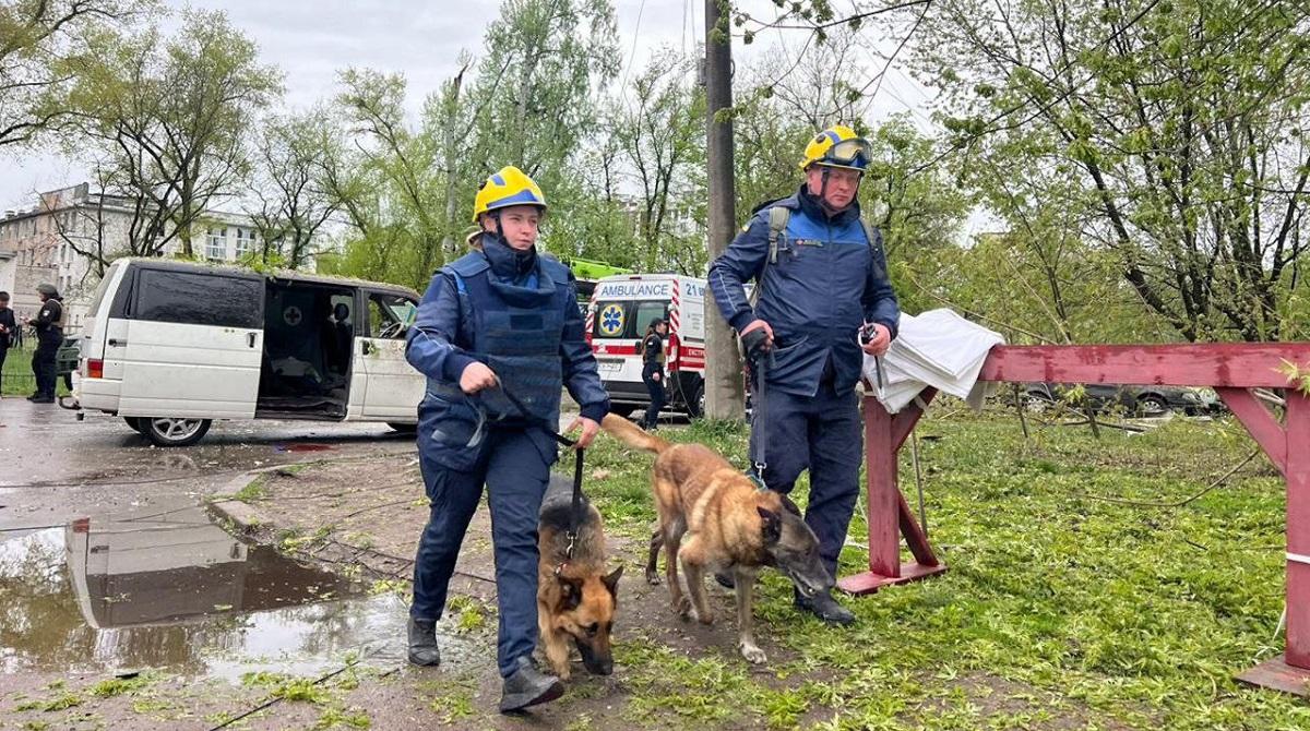 Окупанти вдарили по Чернігову / фото ДСНС Окупанти вдарили по Чернігову / фото ДСНС