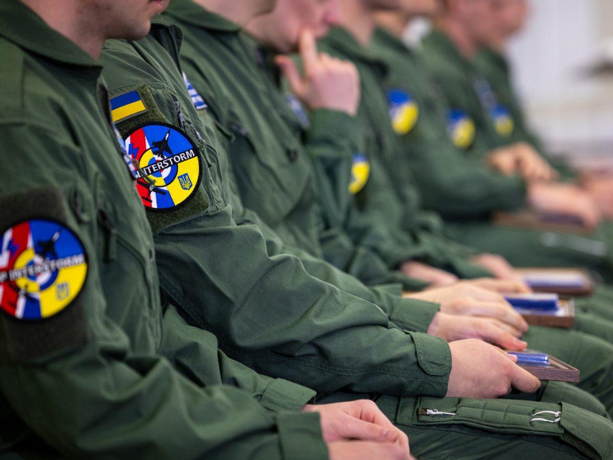 В Британии украинские пилоты проходят наземную подготовку, изучают теорию и английский язык, рассказал Евлаш / фото Минобороны Великобритании