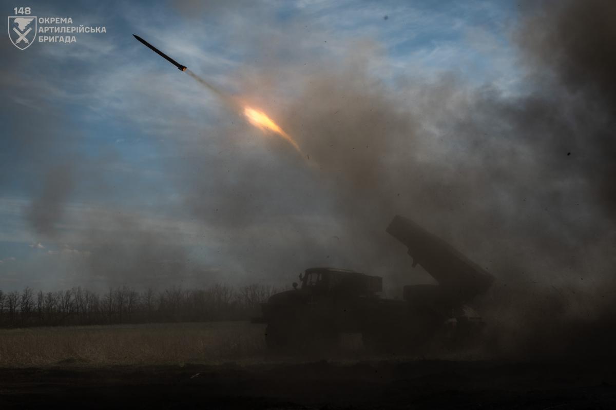 В Украине продолжается война / фото 148-я отдельная артиллерийская бригада В Украине продолжается война / фото 148-я отдельная артиллерийская бригада
