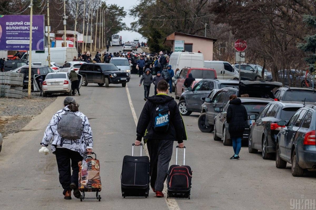 Переселенці з Донецька вже майже не вірять у повернення міста під контроль України/ фото УНІАН Переселенці з Донецька вже майже не вірять у повернення міста під контроль України/ фото УНІАН