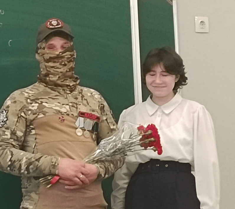 Глазов просвещал 8-классников в рамках мероприятия "С чего начинается патриотизм" / фото социальные сети Глазов просвещал 8-классников в рамках мероприятия "С чего начинается патриотизм" / фото социальные сети