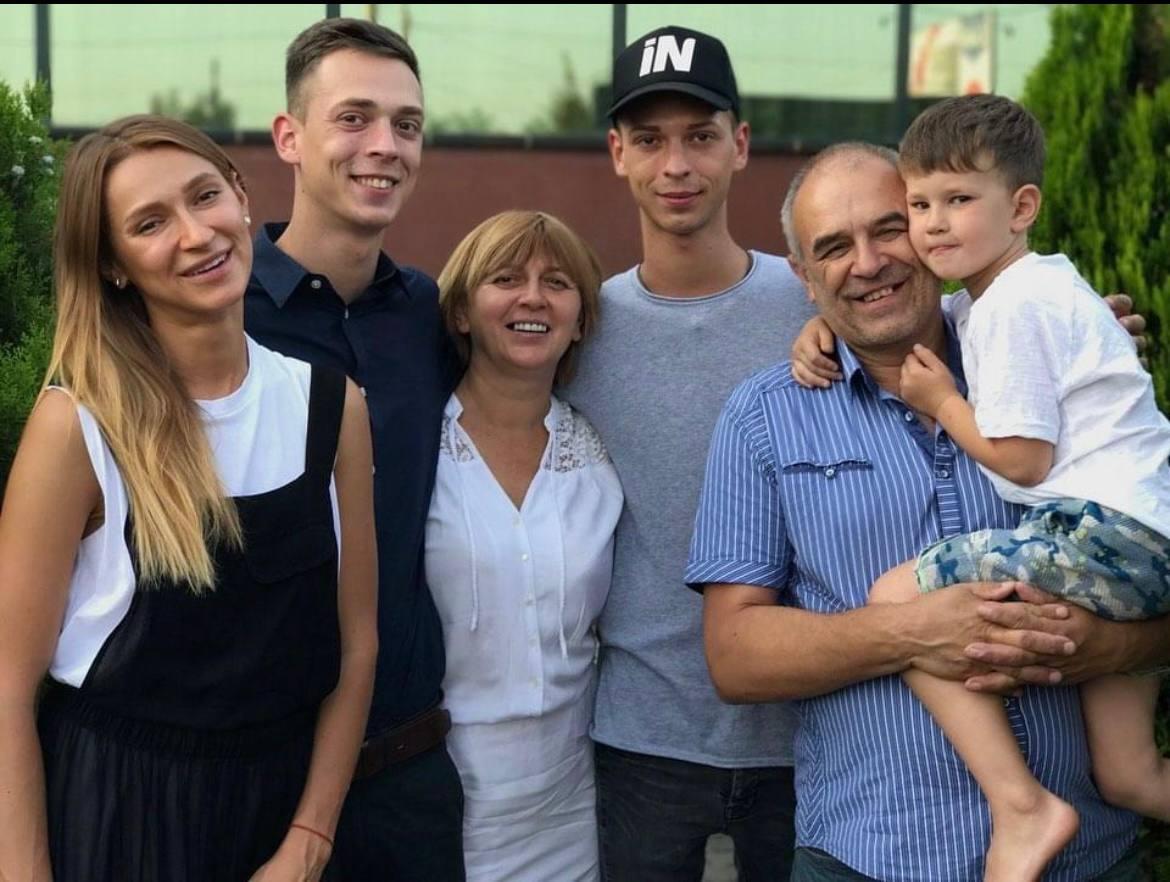 TAYANNA з родиною / фото фейсбук співачки TAYANNA з родиною / фото фейсбук співачки