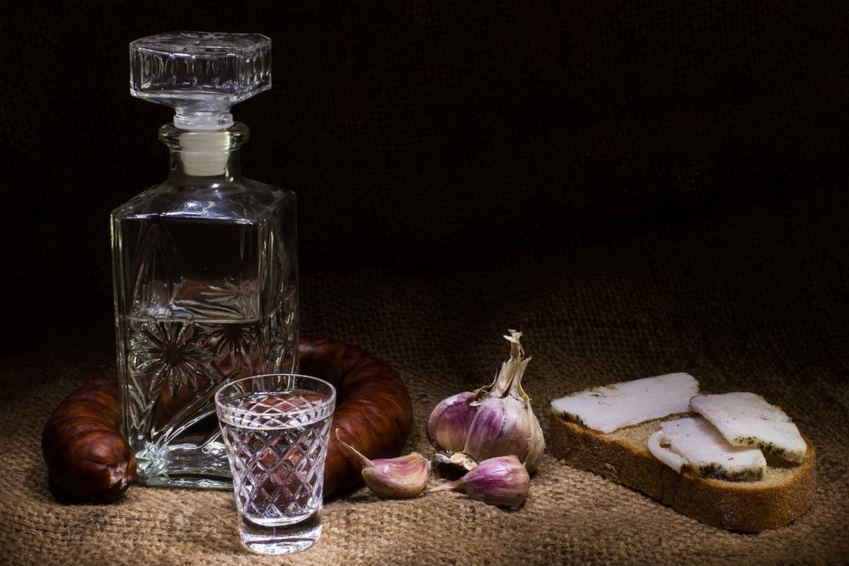 Розповідаємо, чому не можна цокатися на поминках / фото Pixabay Розповідаємо, чому не можна цокатися на поминках / фото Pixabay