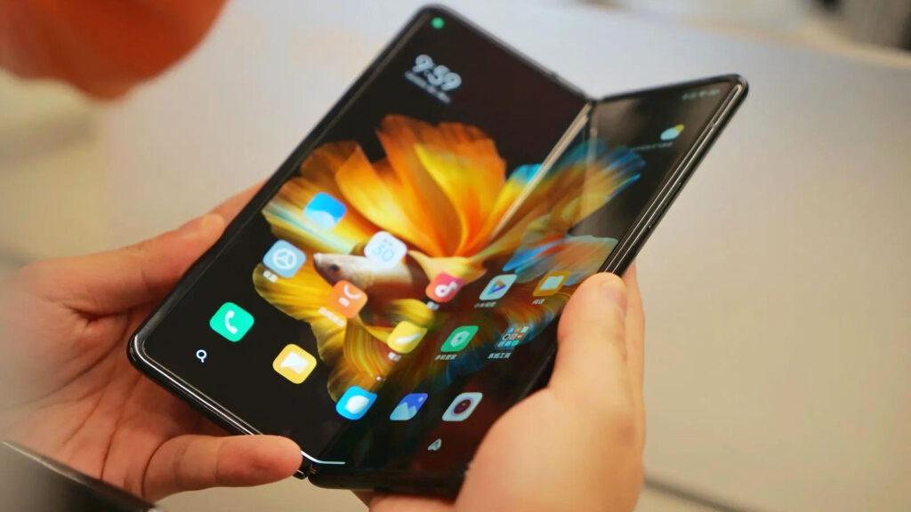 Mix Fold був першим смартфоном компанії з екраном, що згинається./ фото Xiaomi Mix Fold був першим смартфоном компанії з екраном, що згинається./ фото Xiaomi