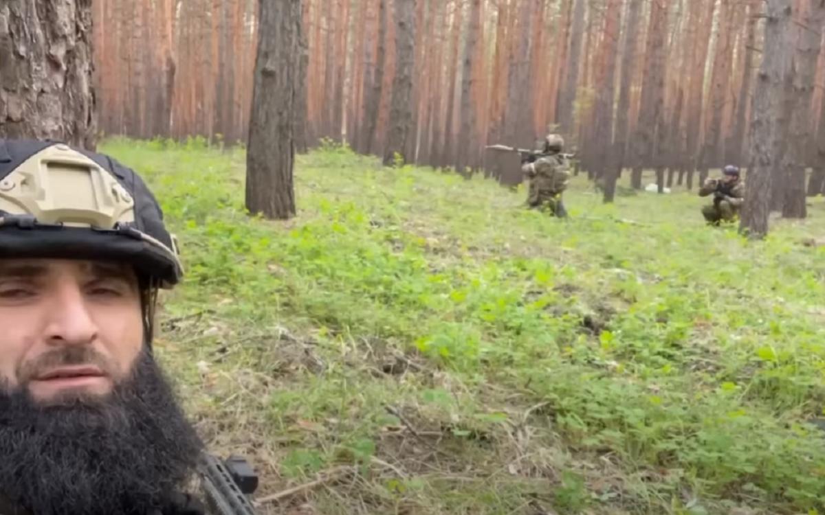 "Кадыровцев" пригнали к украинско-российской границе / скриншот "Кадыровцев" пригнали к украинско-российской границе / скриншот